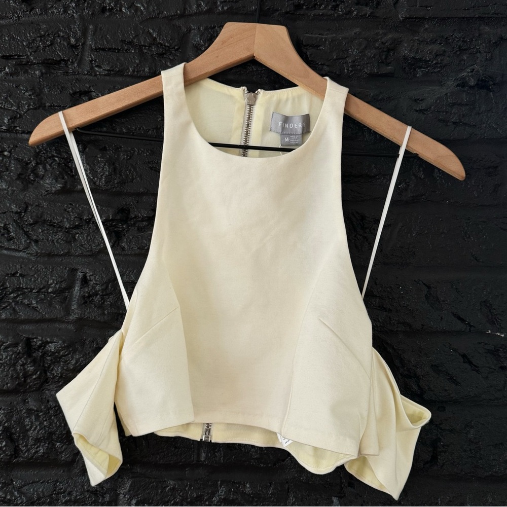 Finders keeper beautiful white arm cuffed top - Size - Medium